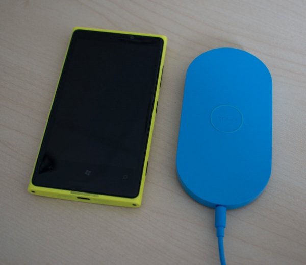 Nokia Lumia 920 s bezdrátovou nabíječkou