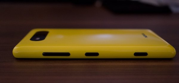 Nokia Lumia 820 / yellow