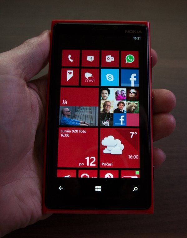 Nokia Lumia 920 / red